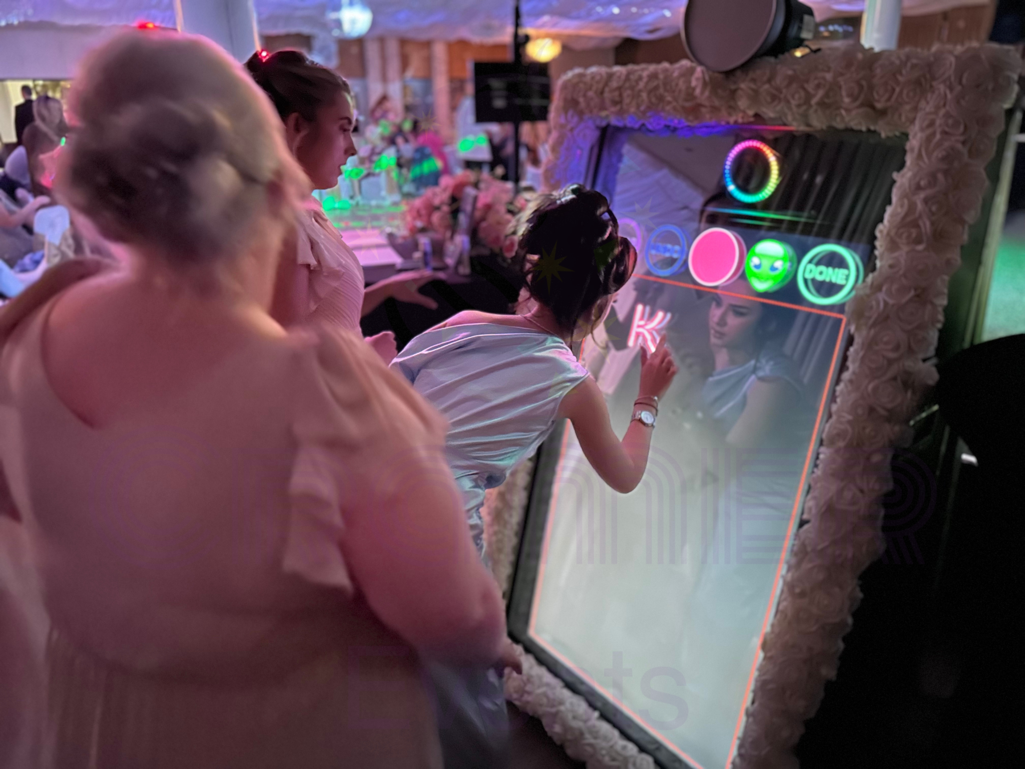 Magnificence Selfie Mirror – classic mirror booth hire in Kent